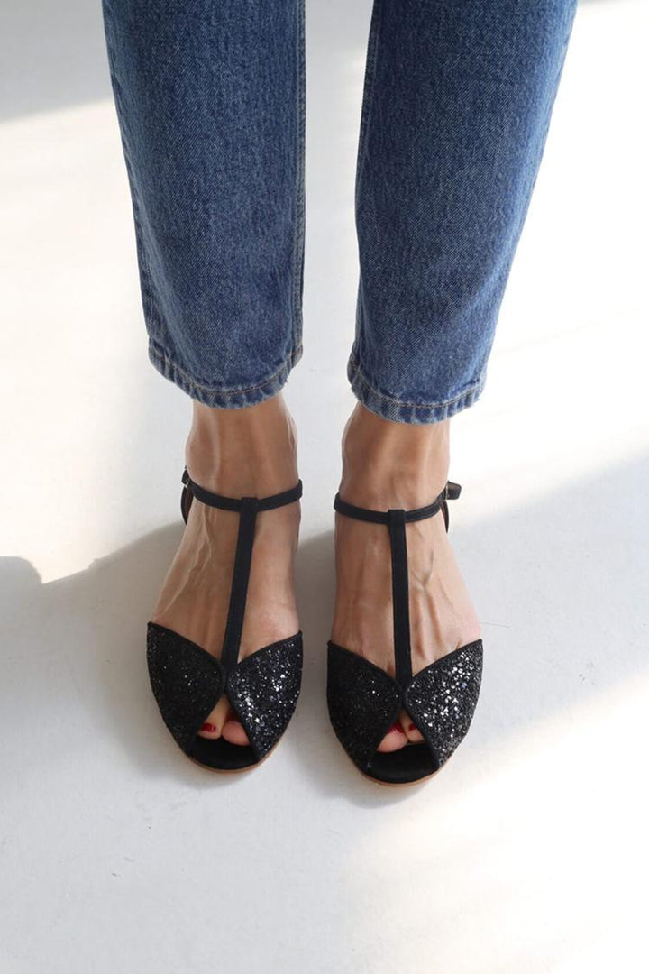 Black sandals with open toe and sparkling T-strap buckle