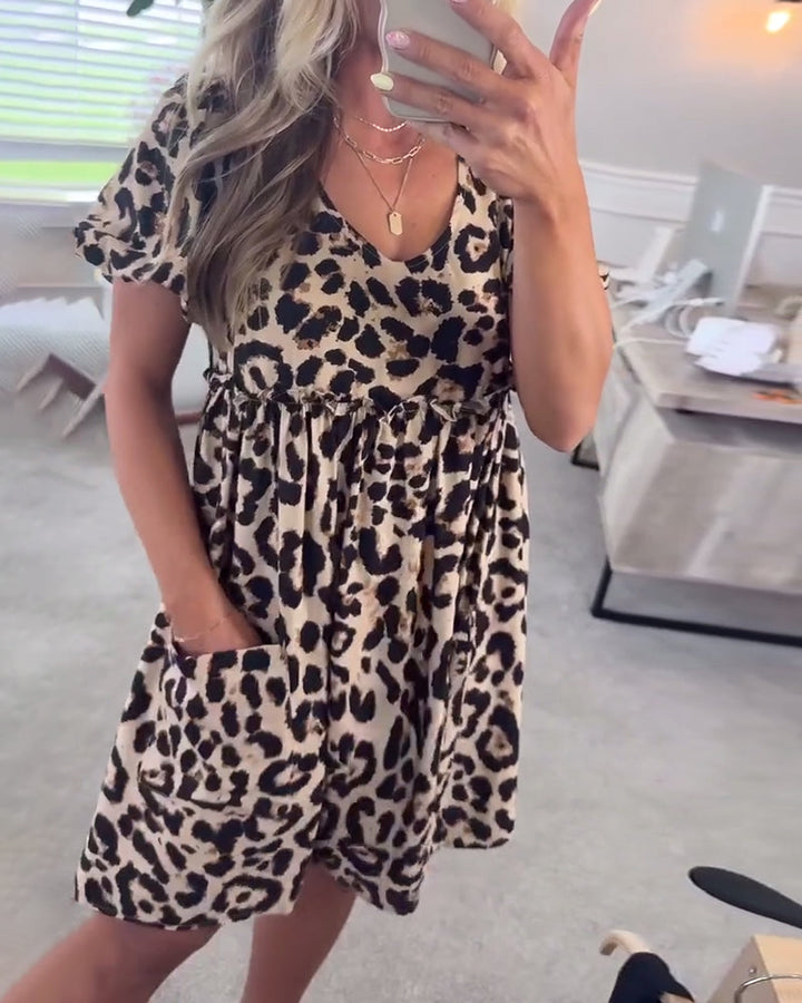 Trendy dress with leopard print and short sleeves